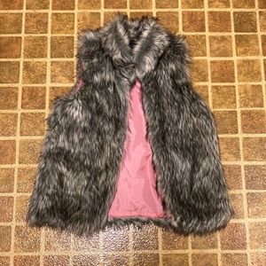 Girls fur vest size L(14)